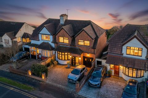 4 bedroom semi-detached house for sale, Rayleigh Road, Leigh-On-Sea SS9