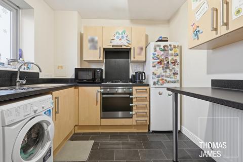 2 bedroom flat for sale, Millicent Grove, London, N13