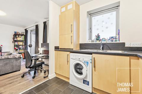 2 bedroom flat for sale, Millicent Grove, London, N13