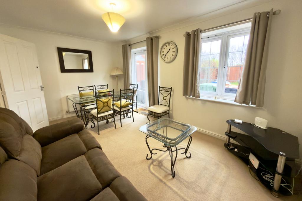 Lounge/Dining
