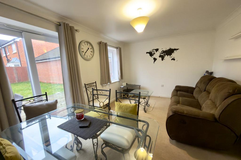 Lounge/Dining