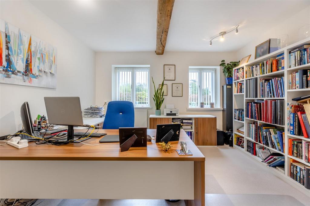8549356-interior17.jpg
