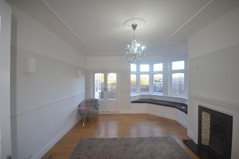 4 bedroom semi-detached house to rent, Warren Road, E11