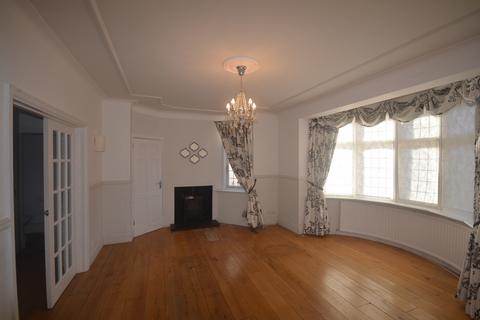 4 bedroom semi-detached house to rent, Warren Road, E11