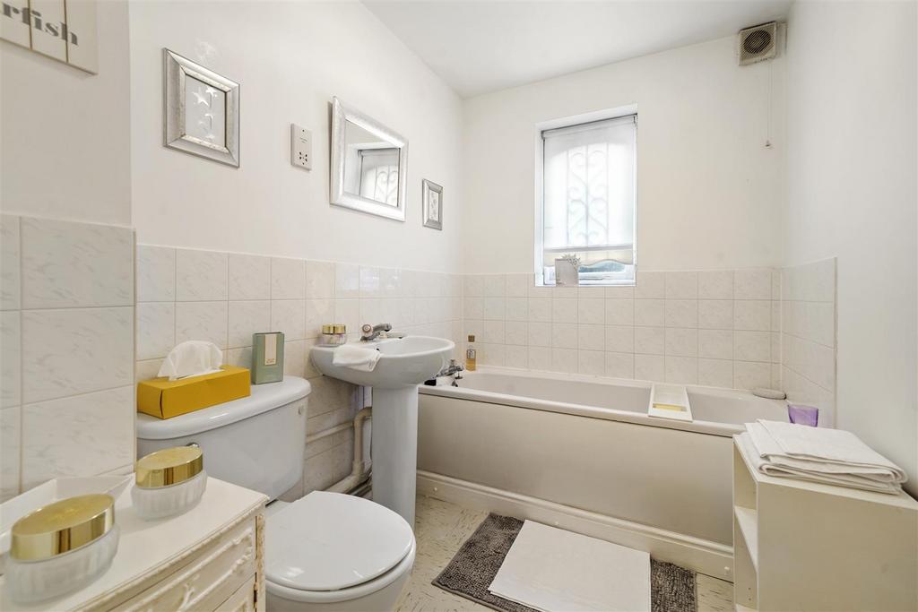 Flat 41, Century House - HK9v Bm Uwo Gs PXt7r Dtos.jpg