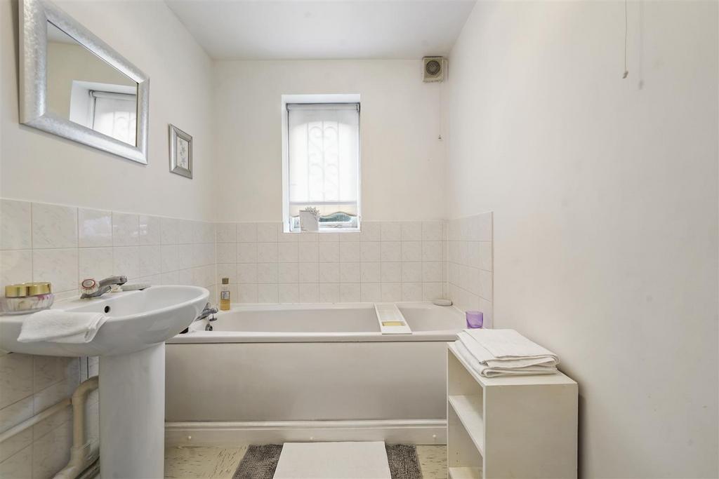 Flat 41, Century House - uen3 CTBvn Crn JM0 Ry0 KG.jpg