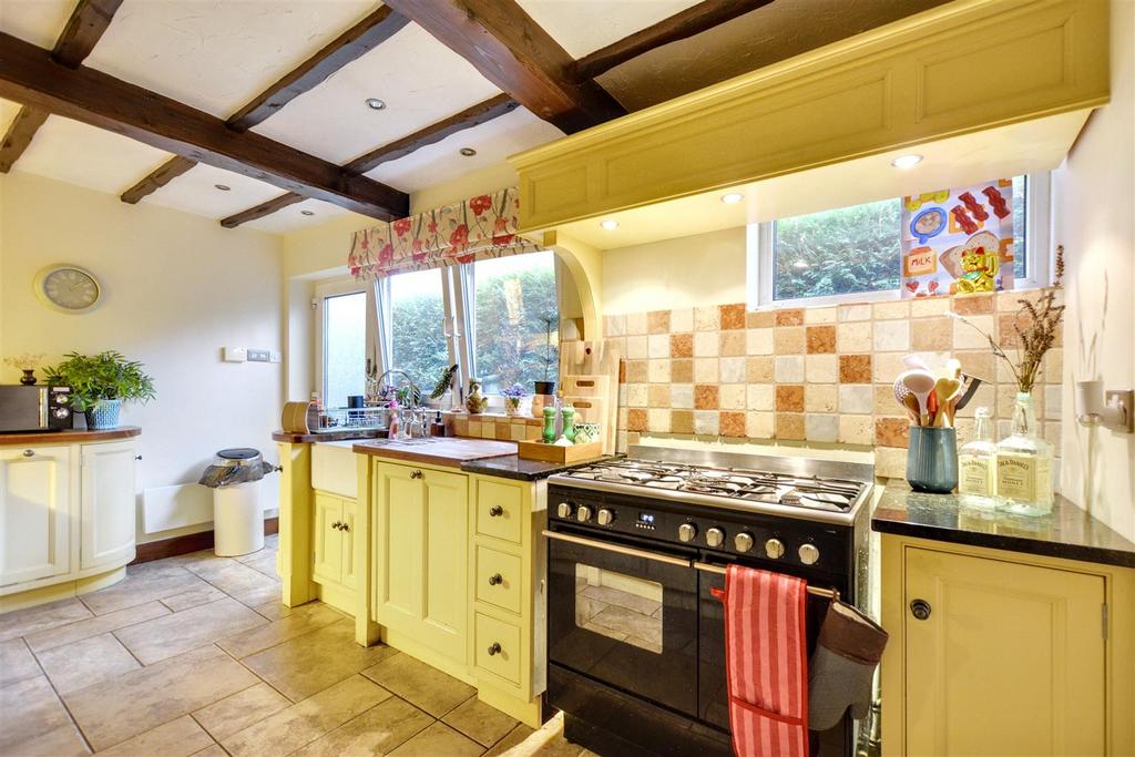 Kitchen 2.jpeg