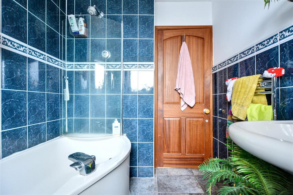 Bathroom 2.jpeg
