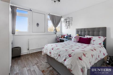 2 bedroom flat for sale, Comber Close, Gladstone Park, London, NW2