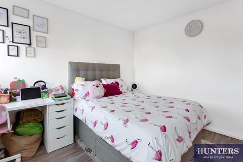 2 bedroom flat for sale, Comber Close, Gladstone Park, London, NW2
