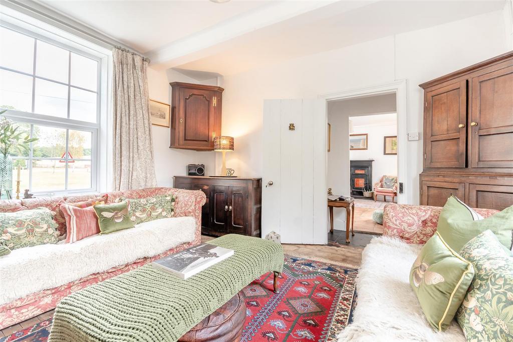 8656910-interior13.jpg
