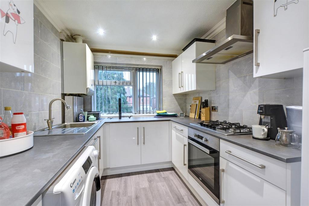 Kitchen 2.jpeg
