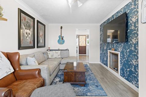 2 bedroom end of terrace house for sale, Mountain Ash Close, Hailsham