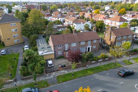 4 bedroom semi-detached house for sale, Kings Avenue , London SW12