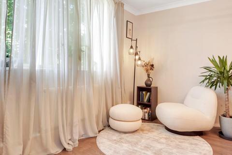 2 bedroom flat for sale, Priory Road, South Hampstead, London, NW6