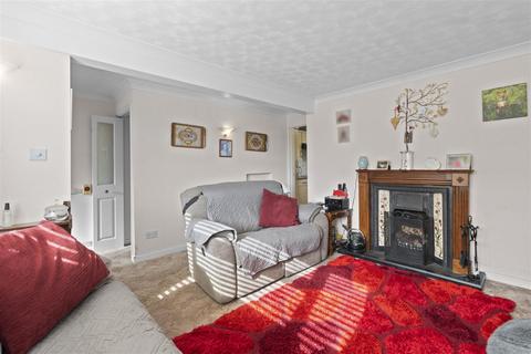 3 bedroom end of terrace house for sale, Woodpecker Drive, Hailsham