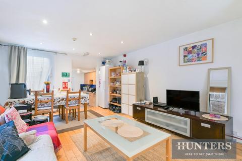 4 bedroom end of terrace house for sale, New Road