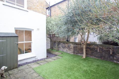 3 bedroom flat for sale, Martaban Road, London, N16