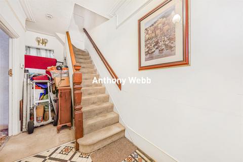 4 bedroom terraced house for sale, The Crest, Palmers Green, N13