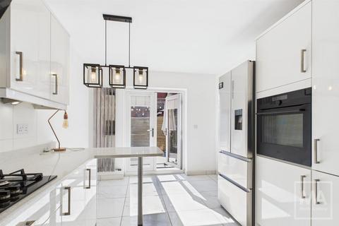 3 bedroom semi-detached house for sale, Sergeant Drive, Paddington, WA1