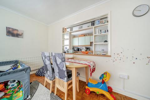 2 bedroom flat for sale, Cedar Court, Haslemere, GU27