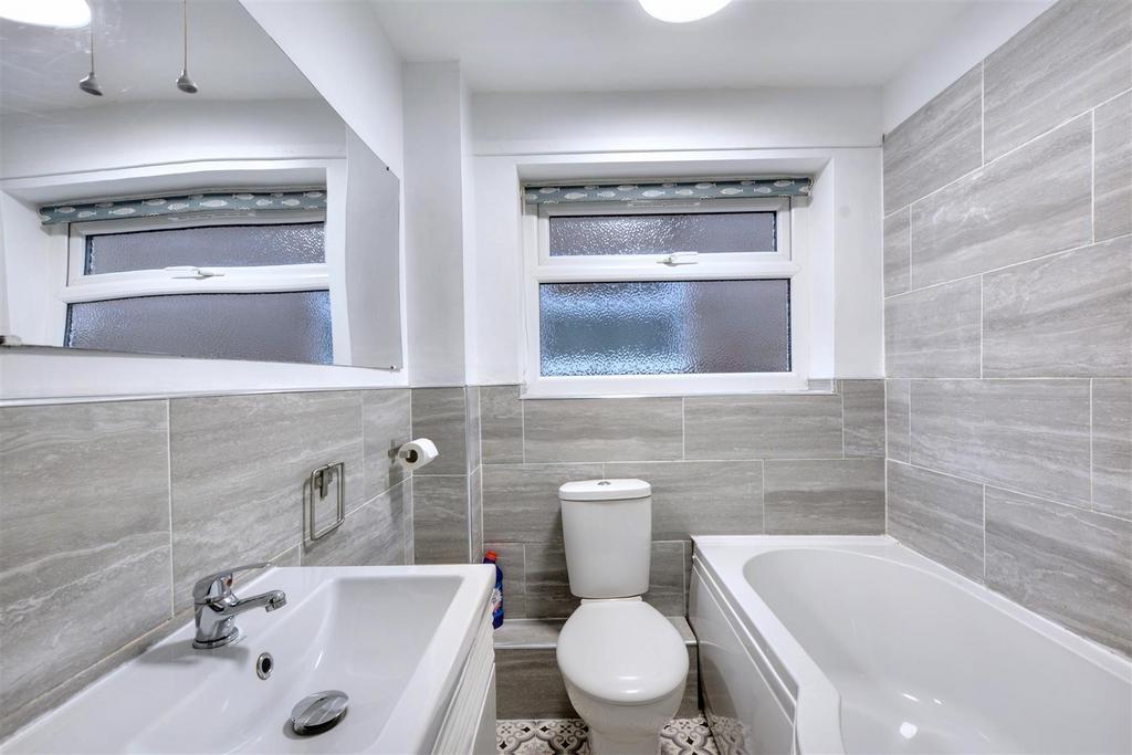 Bathroom 1.jpeg