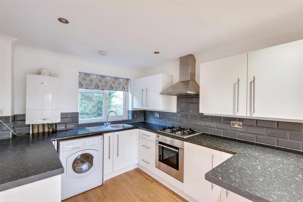 Kitchen 2.jpeg