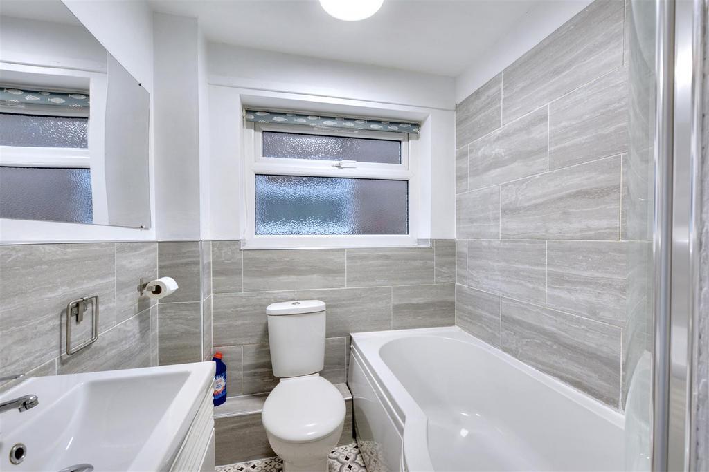 Bathroom 2.jpeg