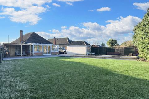 3 bedroom detached bungalow for sale, Ivor Close, Holbury, SO45