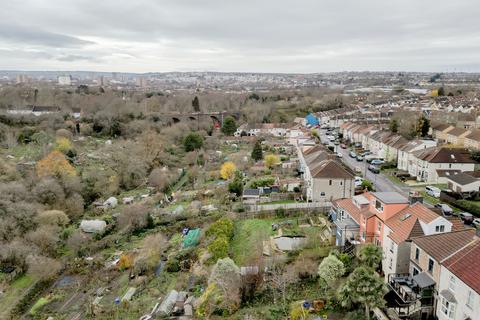 undefined, Bristol BS5