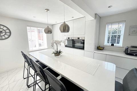 4 bedroom detached house for sale, Britannia Close, Melksham SN12