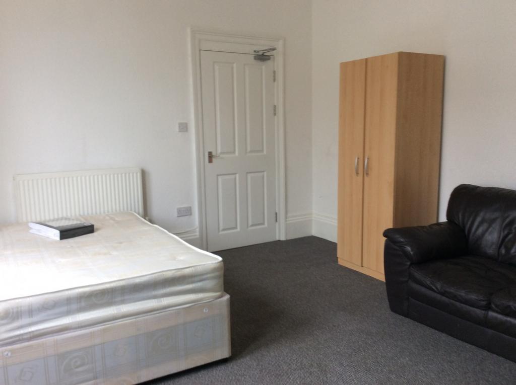 Bright, simply furnished double bedroom with a ...