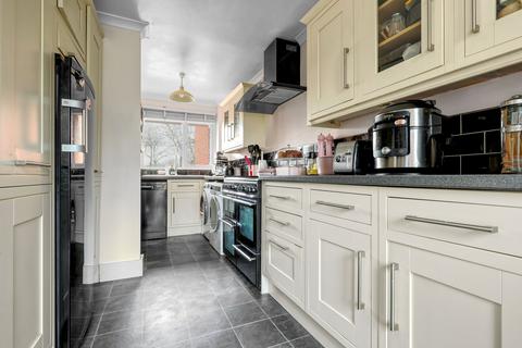 3 bedroom terraced house for sale, Valence Drive, Cheshunt, EN7