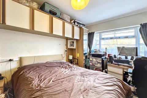 2 bedroom flat for sale, Blundell Road, Edgware, HA8