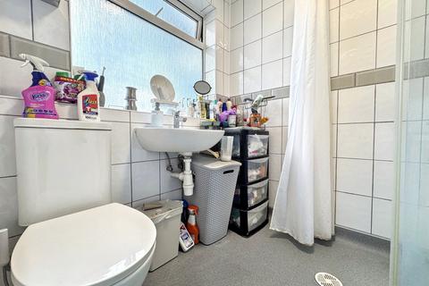2 bedroom flat for sale, Blundell Road, Edgware, HA8