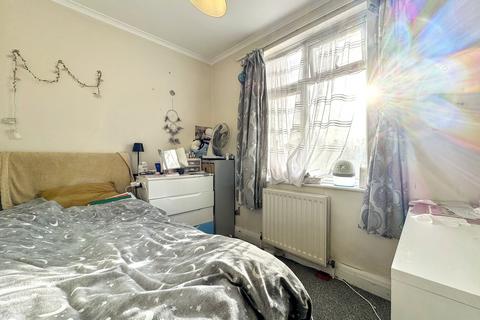 2 bedroom flat for sale, Blundell Road, Edgware, HA8
