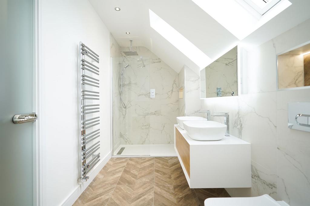 En-suite Bathroom to Bedroom 2