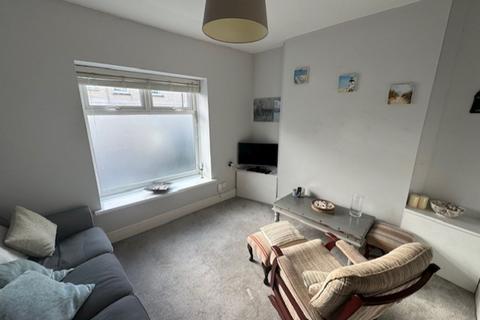 2 bedroom terraced house to rent, King Street, Penarth, CF64