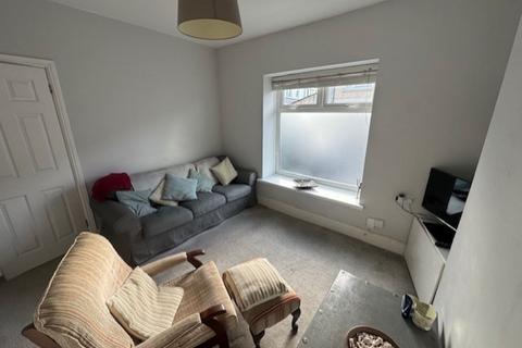 2 bedroom terraced house to rent, King Street, Penarth, CF64
