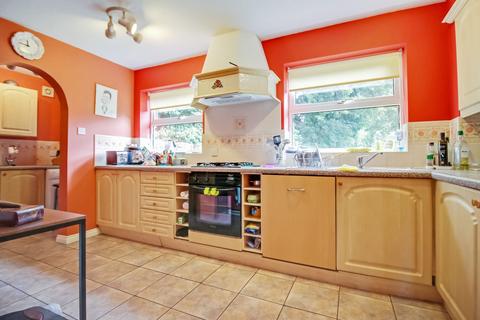 4 bedroom detached house to rent, Cagney Drive, Swindon SN25