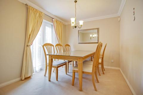 4 bedroom detached house to rent, Cagney Drive, Swindon SN25