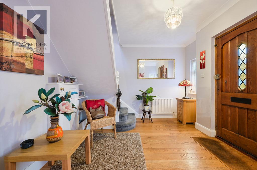 Elmcroft Drive, Chessington - KT9 1 DY