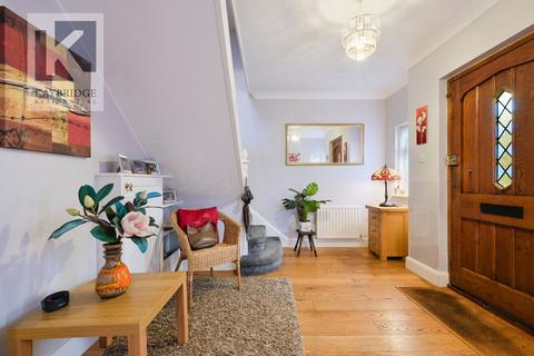 3 bedroom semi-detached house for sale, Elmcroft Drive, Chessington, KT9