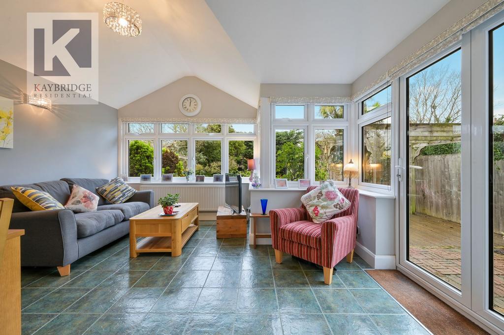 Elmcroft Drive, Chessington - KT9 1 DY
