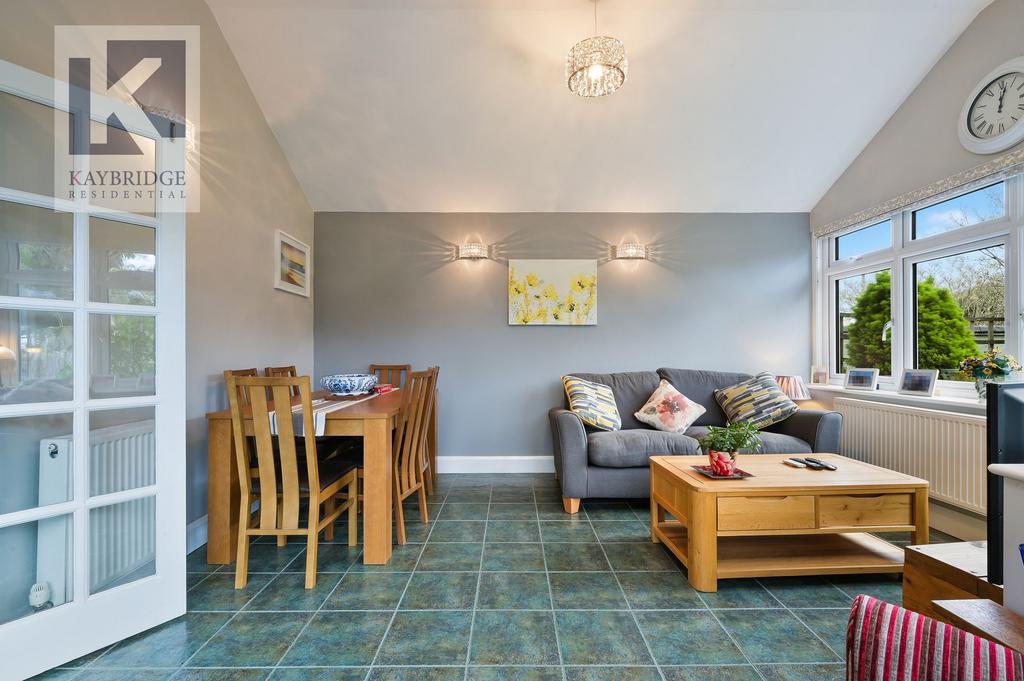 Elmcroft Drive, Chessington - KT9 1 DY