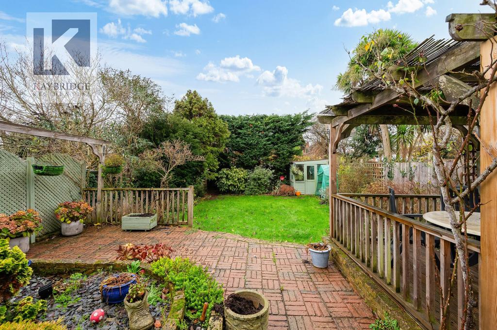 Elmcroft Drive, Chessington - KT9 1 DY