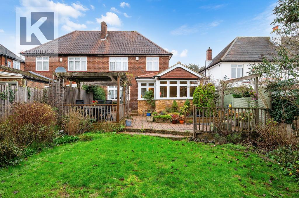 Elmcroft Drive, Chessington - KT9 1 DY