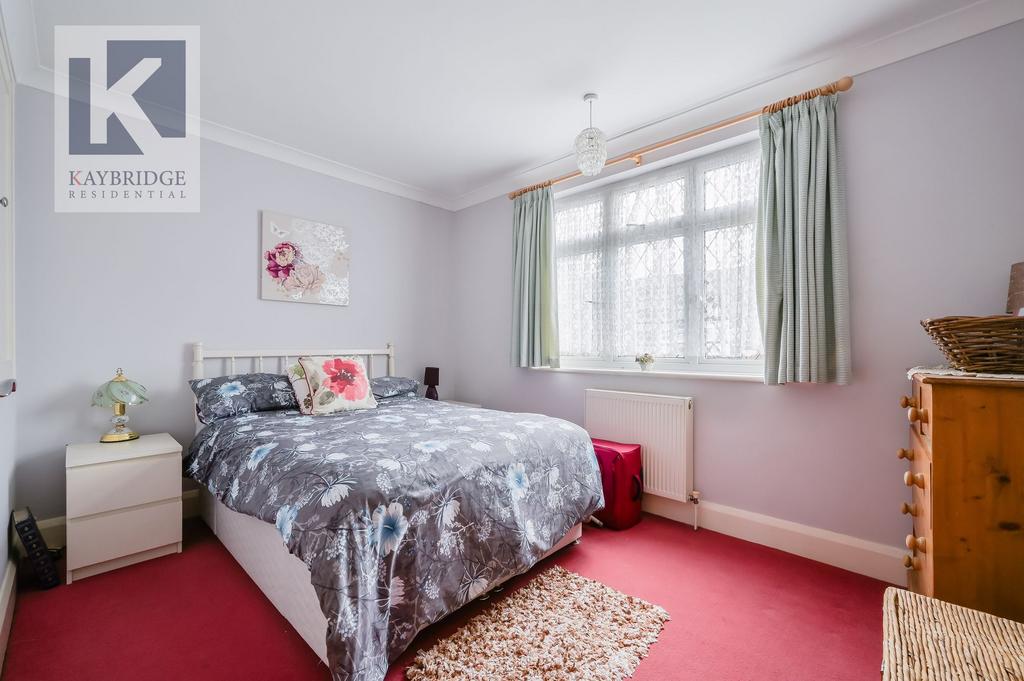 Elmcroft Drive, Chessington - KT9 1 DY