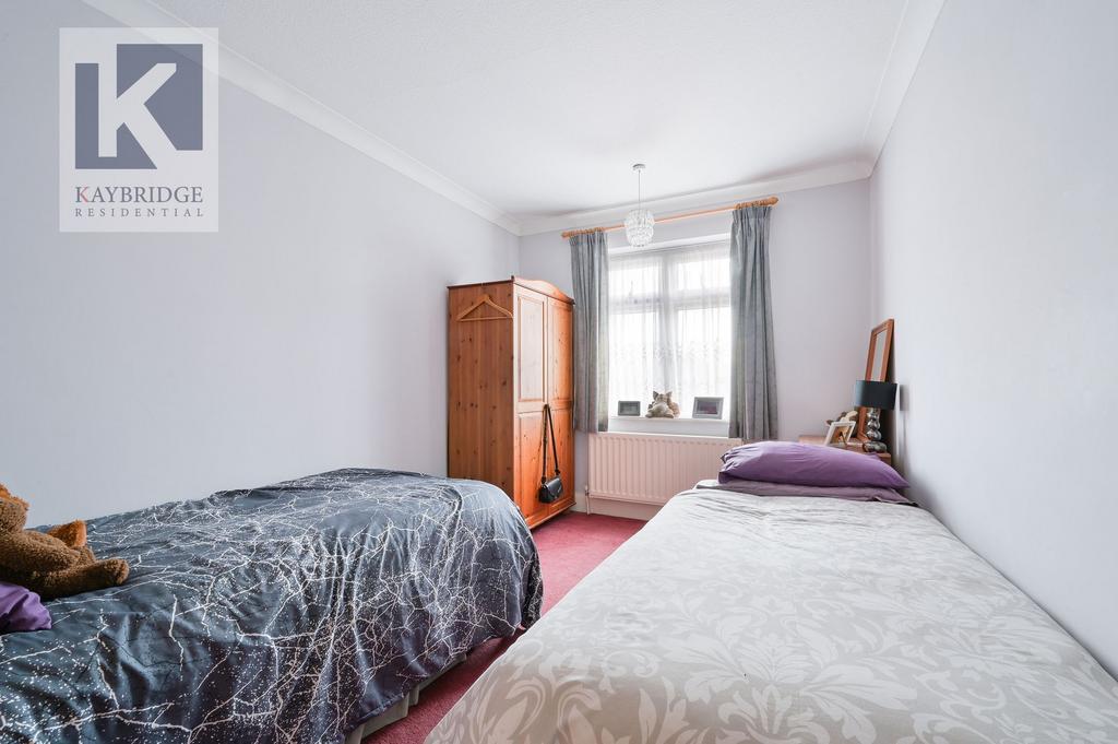 Elmcroft Drive, Chessington - KT9 1 DY