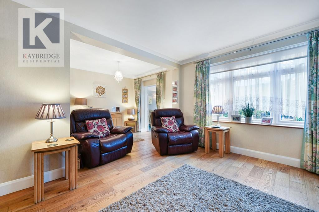 Elmcroft Drive, Chessington - KT9 1 DY